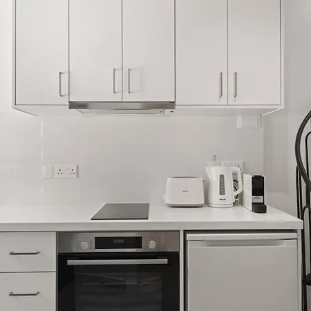 Apartment Phaedrus Living: Alkminis Seaside