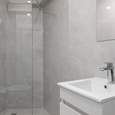 Phaedrus Living: Alkminis Seaside Apartment